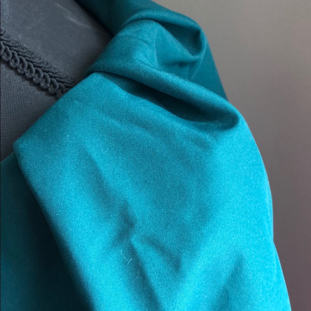 👗Beautiful Emerald! 👗 - Picture 3 of 11